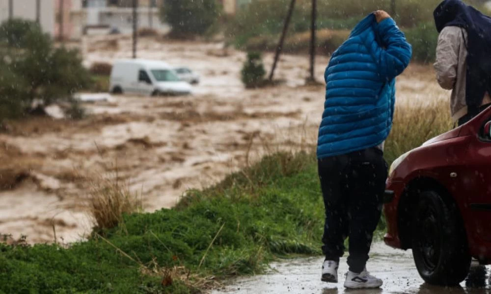 Χανιά: Από την κακοκαιρία παρασύρθηκε κτηνοτρόφος με το αυτοκίνητό του